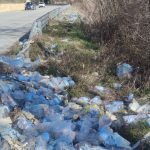 Tir ribaltato. Dopo un mese il carico (inquinante) è ancora lì. L’Anas: “Non tocca a noi”