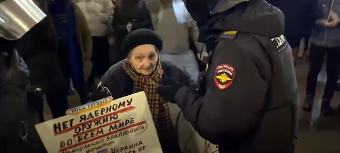 Russia: attivista ottantenne protesta contro la guerra, arrestata