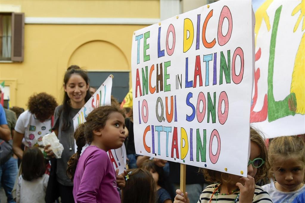 Cambiare la legge: «Sia la scuola a dare nuova cittadinanza»