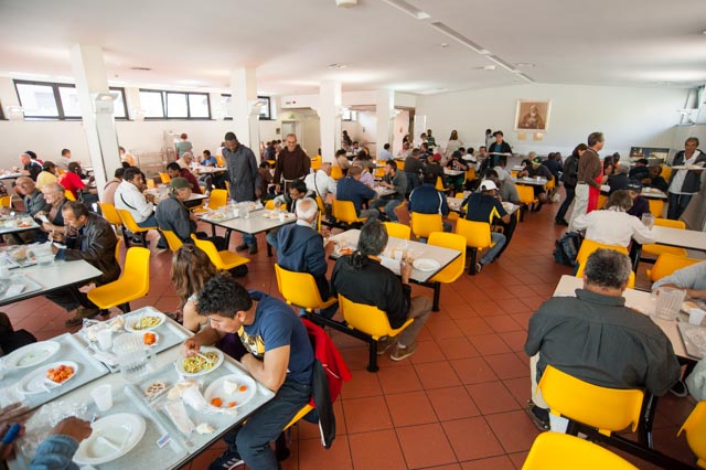 Quasi due milioni di italiani sono senza cibo. Serve aiuto