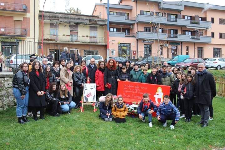 Cerro al Volturno, una Panchina Rossa per Romina e per dire basta alla violenza sulle donne
