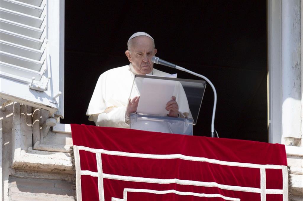 Il Papa: la guerra di aggressione all’Ucraina è disumana e sacrilega