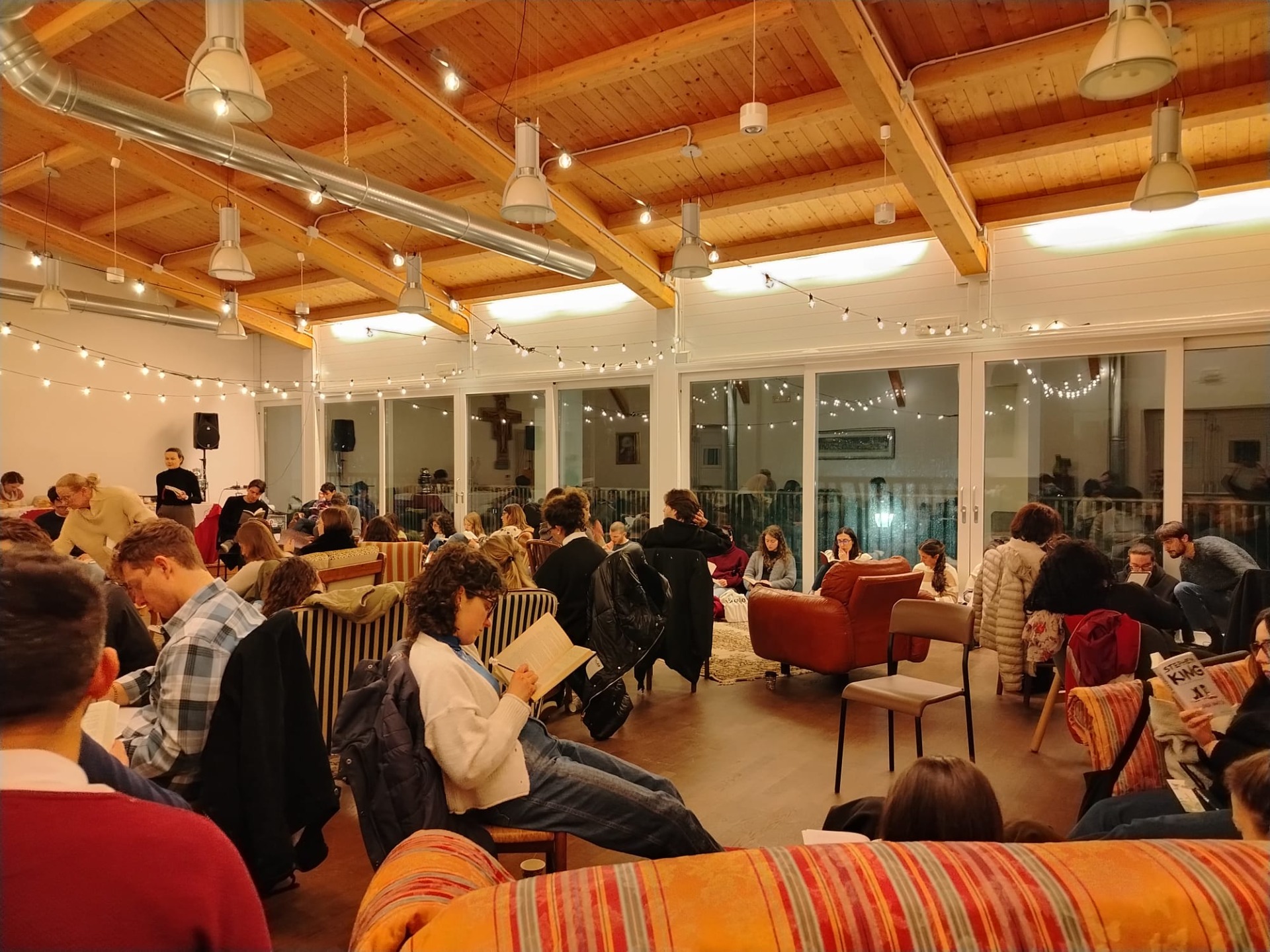 Il silenzio che unisce: a Porto Potenza Picena il successo di“Zitto e Leggi”
