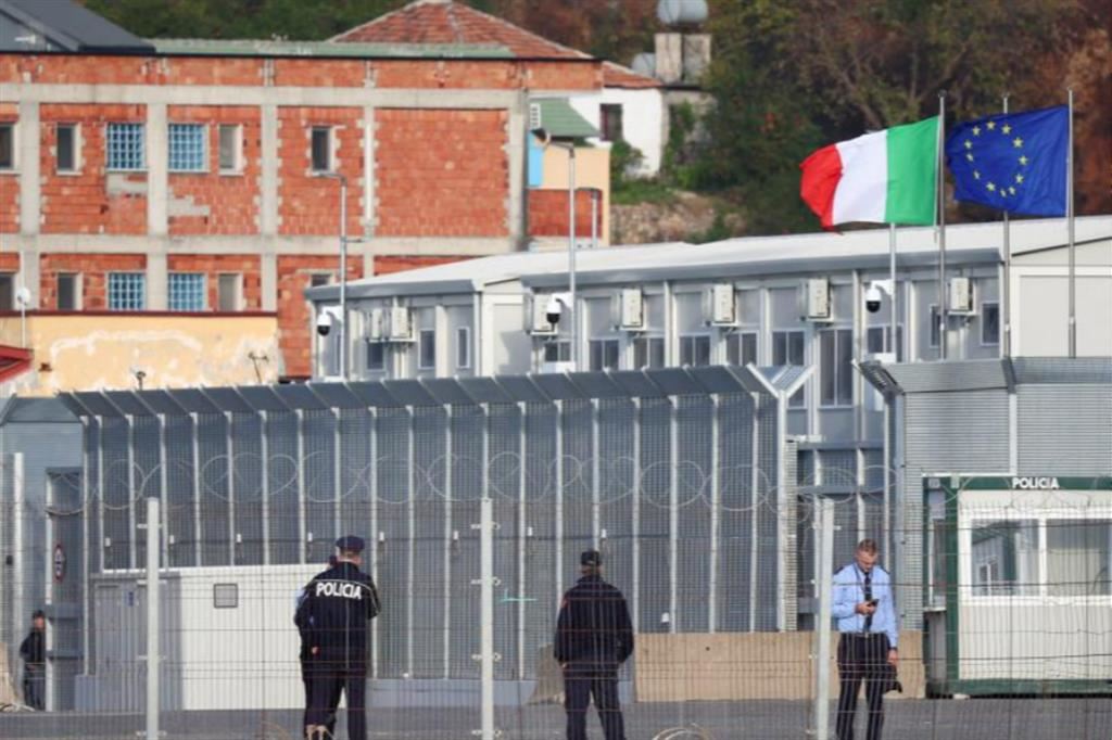 I centri per il rimpatrio. In Albania in arrivo una nave per 8 migranti