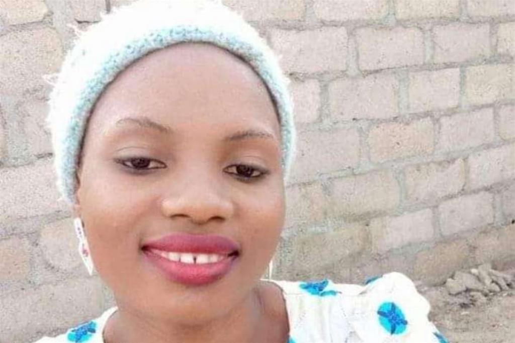 Deborah Samuel, la giovane studentessa di economia di religione cristiana lapidata e bruciata da alcuni colleghi di corso