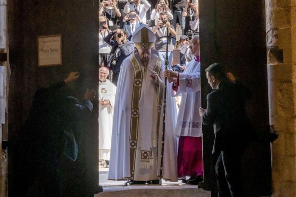 La Perdonanza diventa lunga un anno. Il dono di Francesco a Celestino V