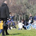 Attenti agli «adultescenti»: seminano cultura di morte. E chiudono ai giovani