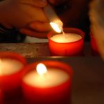 All’ombra dei cipressi e dentro l’urne