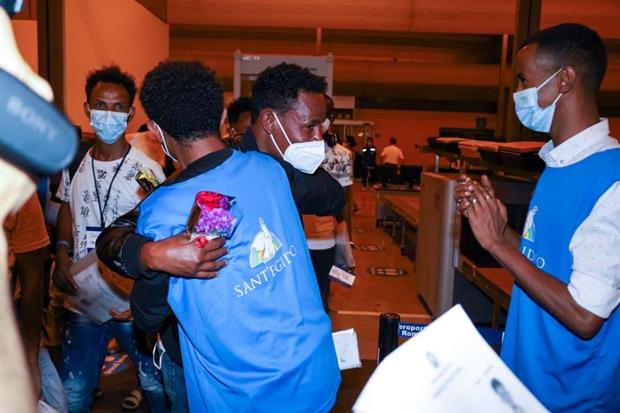 Corridoi umanitari. Il viaggio di 95 migranti dai lager libici all'accoglienza in Italia