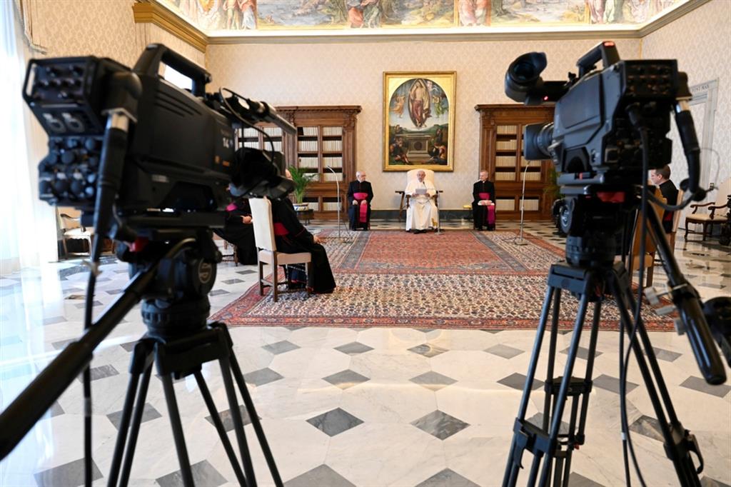 Giornata comunicazioni sociali. Il Papa: il più grande bisogno è essere ascoltati