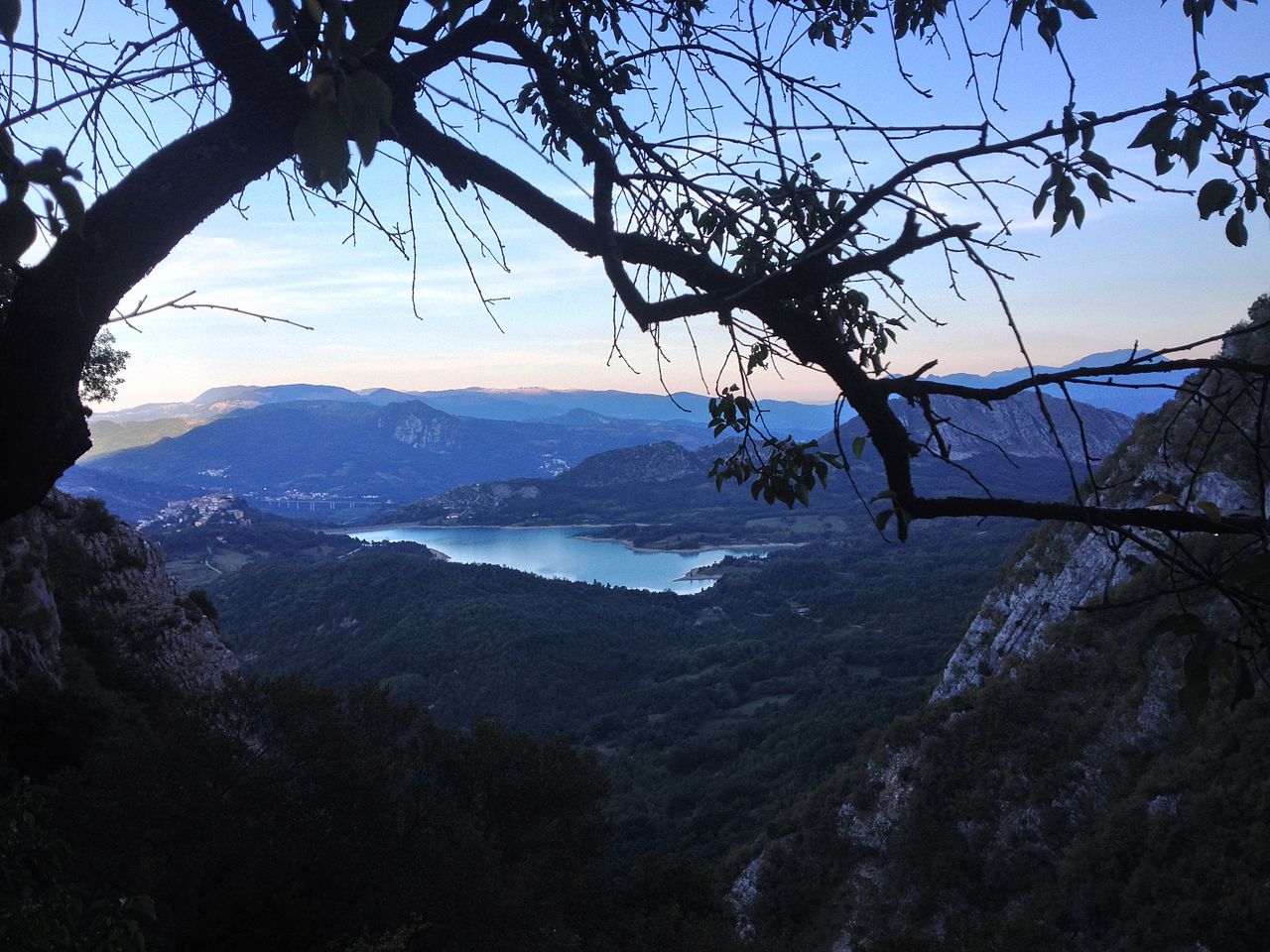 Veduta del Lago di Castel San Vincenzo