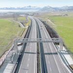 Un racconto edificante che nasconde mille contraddizioni