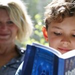 “Mio figlio non legge più”. Ma i genitori che esempio danno?