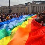 Il Papa: la guerra è un atto barbaro da abolire prima che cancelli l’uomo dalla storia