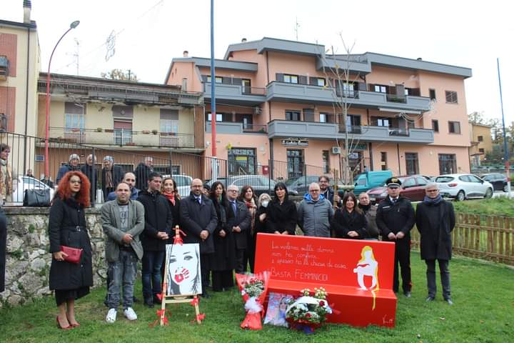 Cerro al Volturno, una Panchina Rossa per Romina e per dire basta alla violenza sulle donne