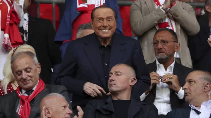 Berlusconi e la battuta sulle donne nello spogliatoio: che tristezza, senatore