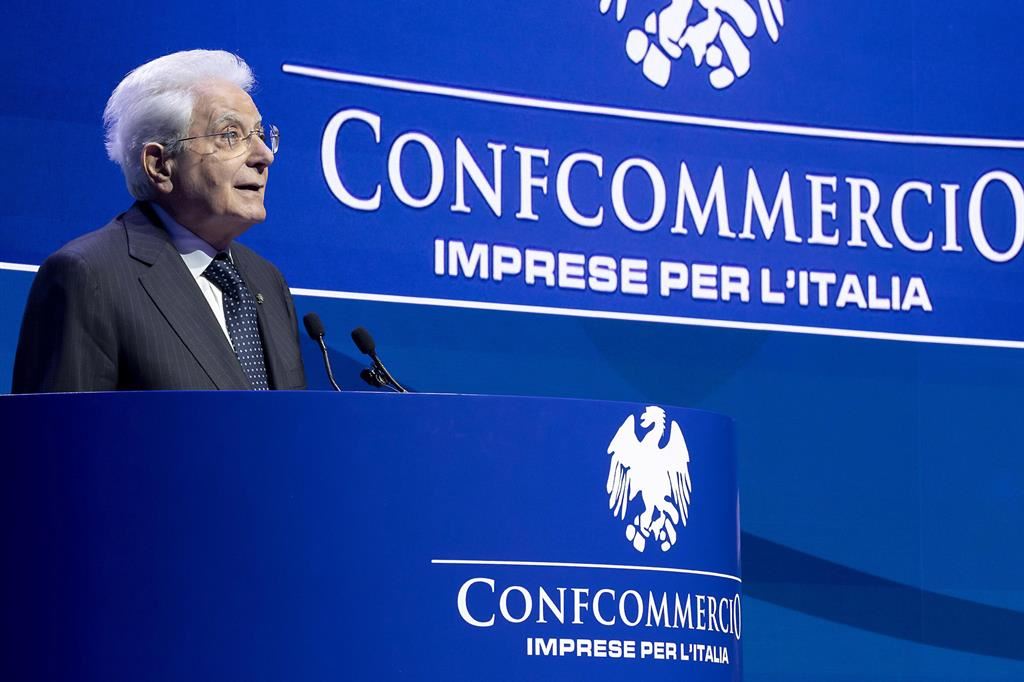 I negozianti: «Senza di noi città deserte. Tassare le piattaforme digitali»