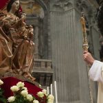 Oggi il Papa consacra a Maria Russia e Ucraina e invoca la pace