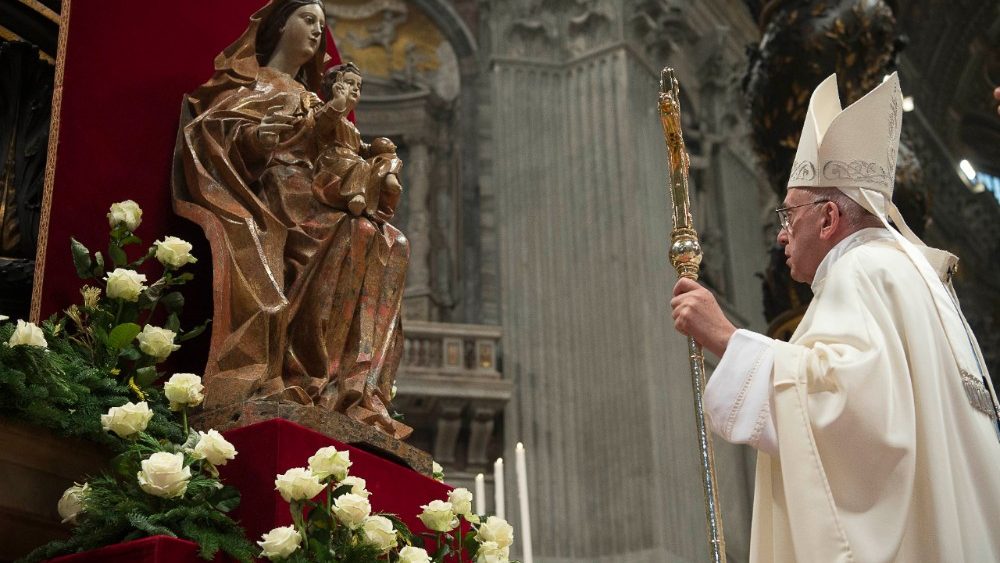 Oggi il Papa consacra a Maria Russia e Ucraina e invoca la pace
