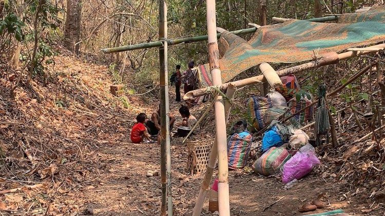 Myanmar, Francesco: “Che il cuore di Cristo tocchi il cuore di tutti, portando pace”
