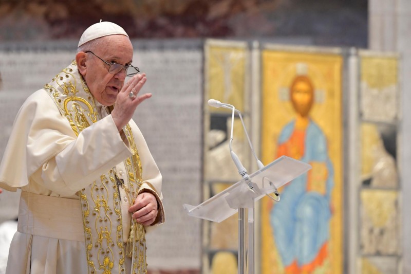 Il Papa: basta guerre, lasciamoci vincere dalla pace di Cristo