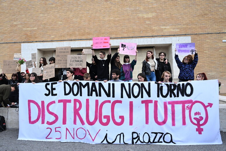 «Tu sei mia». «Lui è fatto così». Le parole dell'amore tossico