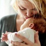 Festa della mamma. Se fosse un lavoro guadagnerebbe 100mila euro l’anno