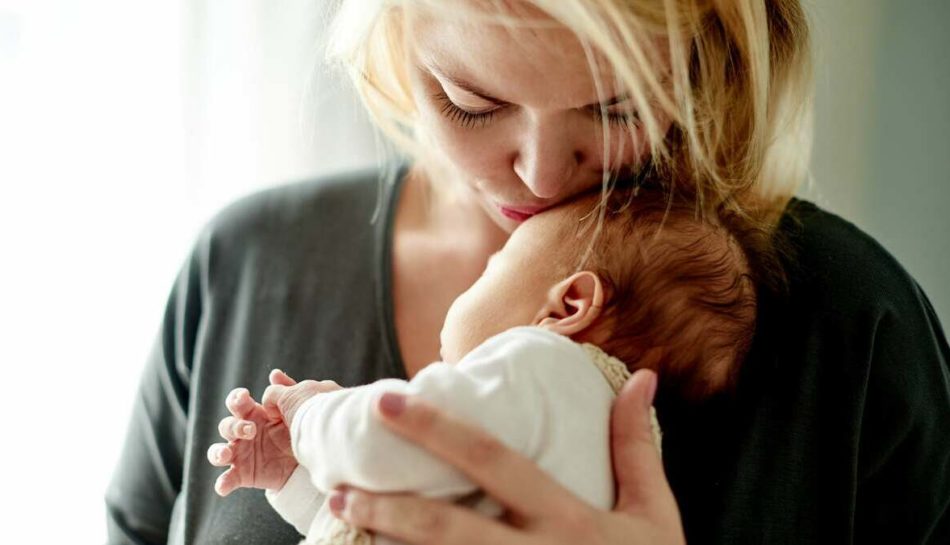 Festa della mamma. Se fosse un lavoro guadagnerebbe 100mila euro l'anno