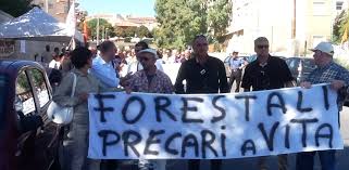Operai forestali. In Sicilia sale la protesta.