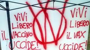 L'onda no vax contro medici e stampa. «Basta, lo Stato deve proteggerci»