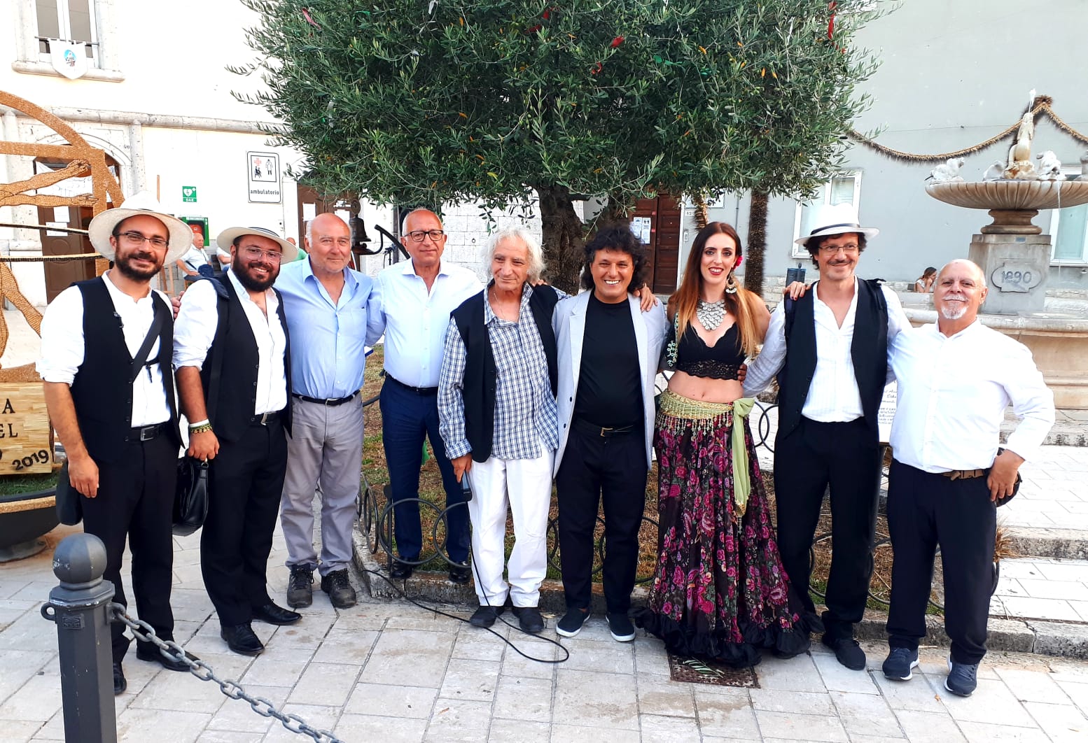 Sei musicisti e un poeta: l'Internazionale La Traglia