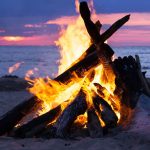 Il fuoco sulla riva