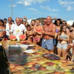 “Cattiva maestra televisione”. Fra cocomerate e altre amenità, la morte è solo una notizia stonata
