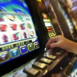 Azzardo, picco di scommesse online. A rischio la salute delle famiglie