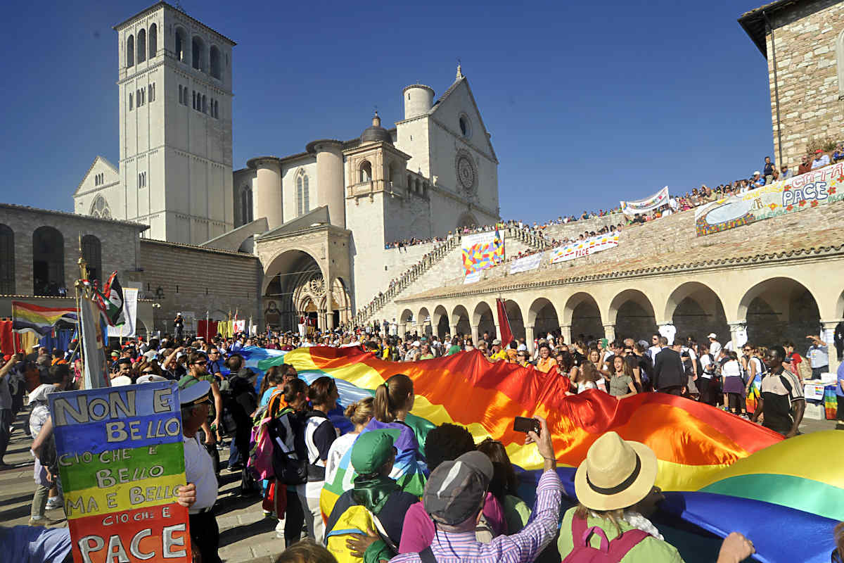 Perugia-Assisi: un popolo che grida 'pace'
