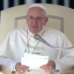 Il Papa: siamo la società della stanchezza, di stregonerie e fake news