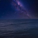 Nello specchio notturno dell’oceano