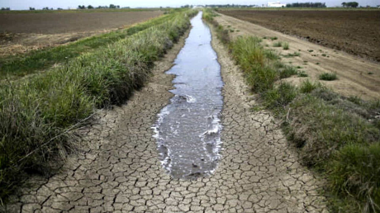 Stop all’acqua anche di giorno: i piani per il razionamento nelle regioni e lo stato d’emergenza in arrivo