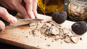 Cerca e cavatura del tartufo Patrimonio Unesco. Macchiagodena (Città del Tartufo) al settimo cielo