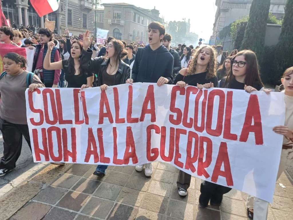 Studenti in piazza a Bergamo