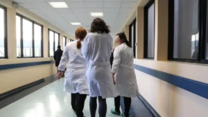 Medici in fuga dal SSN, i nostri ospedali rischiano di rimare senza professionisti
