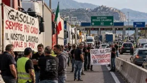 Il Paese che protesta, tra trattori e vetrine infrante